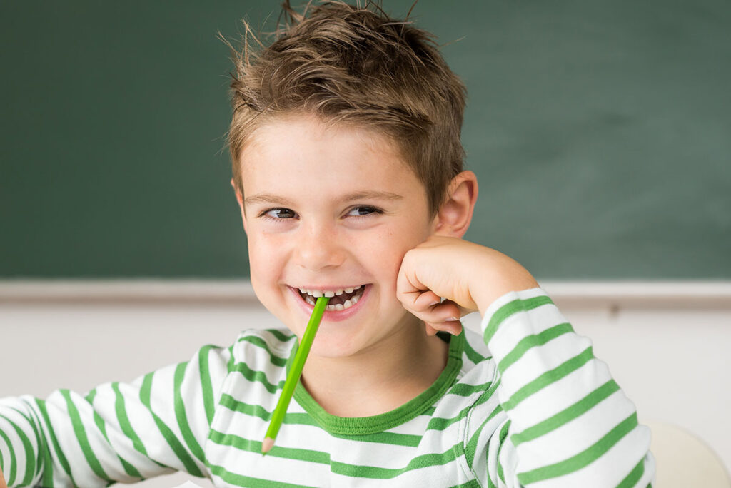 Fröhlicher Schüler. © Racle-Fotodesign, AdobeStock